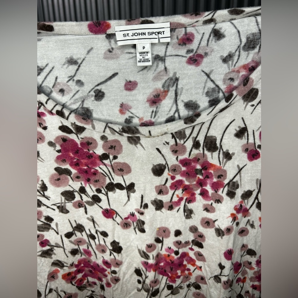 Women’s St. John White Red Designer Floral Viscose Spandex Top Size P Small - Picture 3 of 6